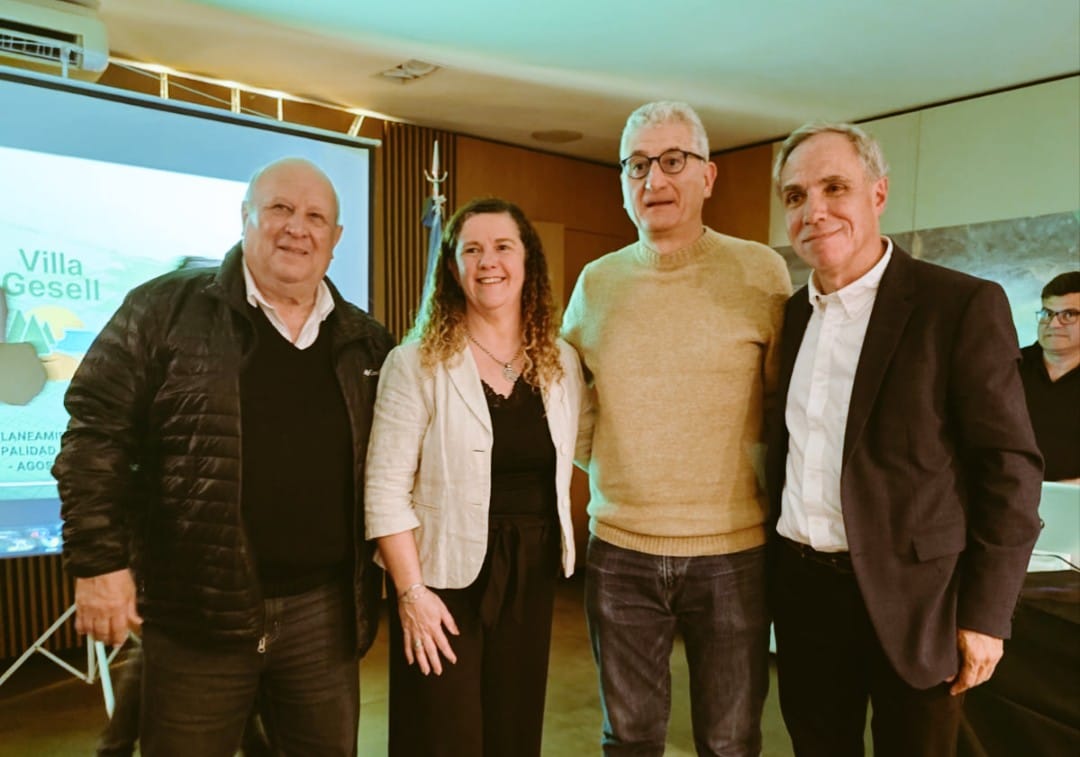 Con profundo dolor despedimos a Omar Galeano, nuestro querido compañero de Villa Gesell. 

Su calidez, su solidaridad y su sonrisa inconfundible dejaron huella en todos los que tuvimos la suerte de cruzarnos con él. Se fue de repente, pero su bondad queda para siempre. Abrazo