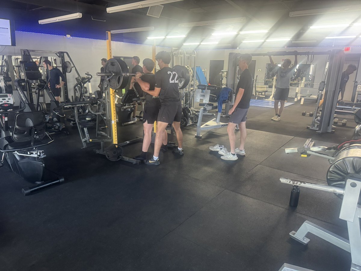 Heavy legs/light back/core/plyo/40 yard sprints
#NCTCBaseball #changingtheculture