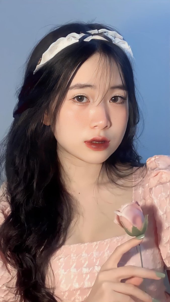 في كل لحظة، الروح يلمس السلام في العيون الصادقة. Lorrie Papagni