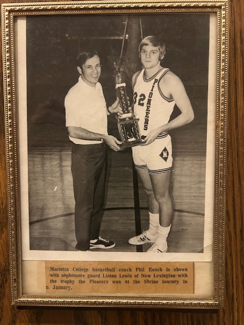 🚨🏀🚨🏀🚨🏀

<a href="/MC_Pioneerhoops/">Marietta College Basketball</a> just won the 54th annual Marietta Shrine Tournament this past weekend. Here is a photo after the Pioneers won the 2nd annual tourney in 1972. Coach Phil Roach is pictured with Linton Lewis. #PioNation #LongBlueLIne #d3hoops