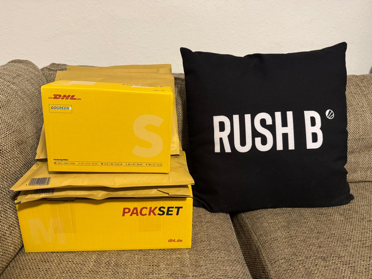 AMGamingCS2's tweet image. Giveaway Update!🎉

Our merch landed in Germany today and ships out tmw morning to all winners!

Thanks again for the amazing support during our run in @GIBAWAYGAMING.

We hope the jerseys reach you in time to wear them with pride for Draculan 3.

#MindsetMatters