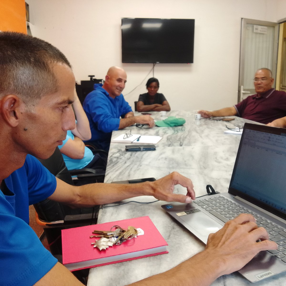 PresidenciaAMPP's tweet image. 🇨🇺Ante situaciones de roturas de las máquinas y necesidad de combustibles para la generación de electricidad se toman decisiones en la empresa electrica. Buscamos soluciones✊. #PoderPopular #IslaDeLaJuventud #Cuba