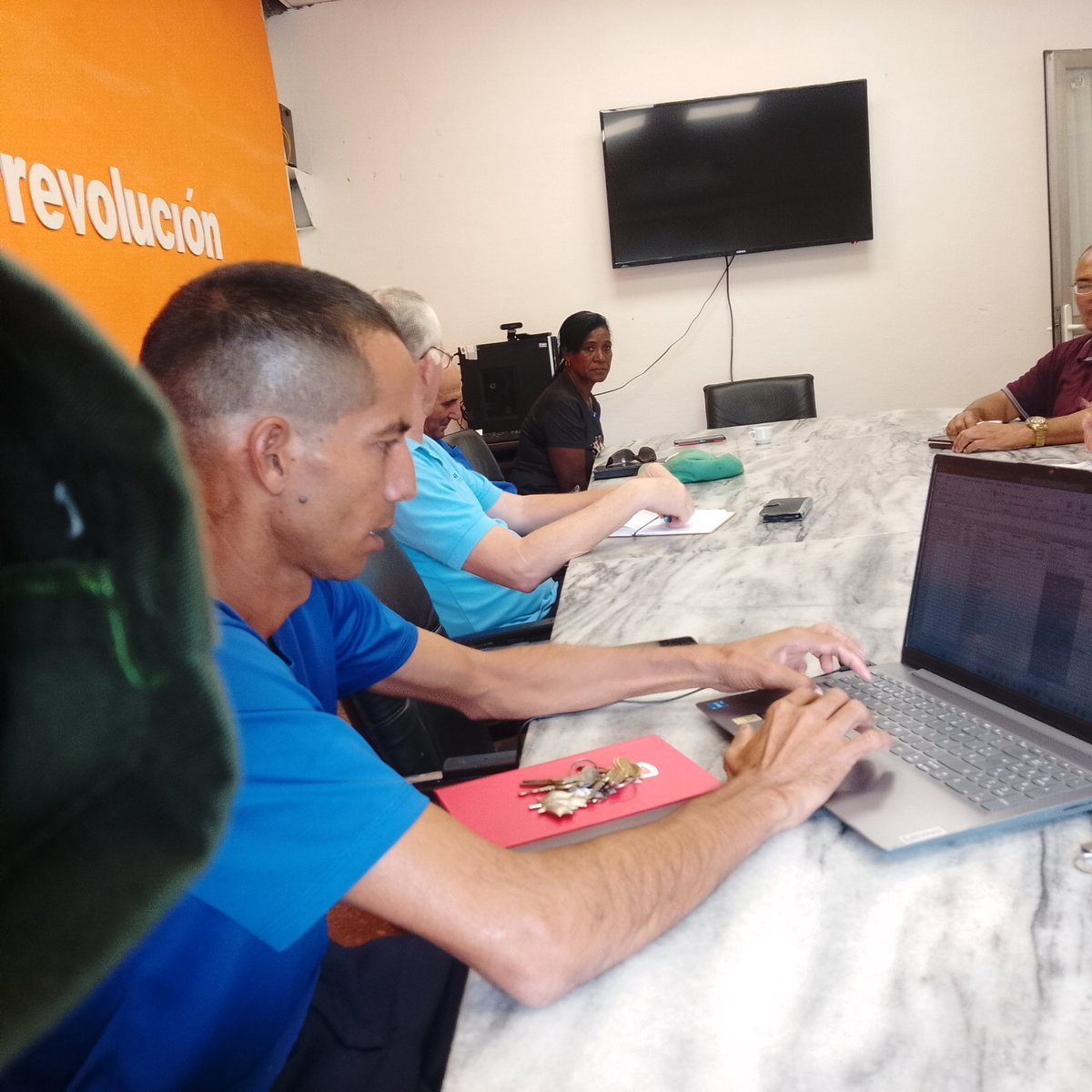 PresidenciaAMPP's tweet image. 🇨🇺Ante situaciones de roturas de las máquinas y necesidad de combustibles para la generación de electricidad se toman decisiones en la empresa electrica. Buscamos soluciones✊. #PoderPopular #IslaDeLaJuventud #Cuba