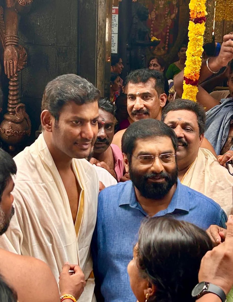 PROSaiSatish's tweet image. Actor #Vishal at #Thiruvananthapuram #Kerala
Sree Panchami Devi Temple

 @VishalKOfficial @HariKr_official @johnsoncinepro @PRO_ajaykumar @PROSaiSatish