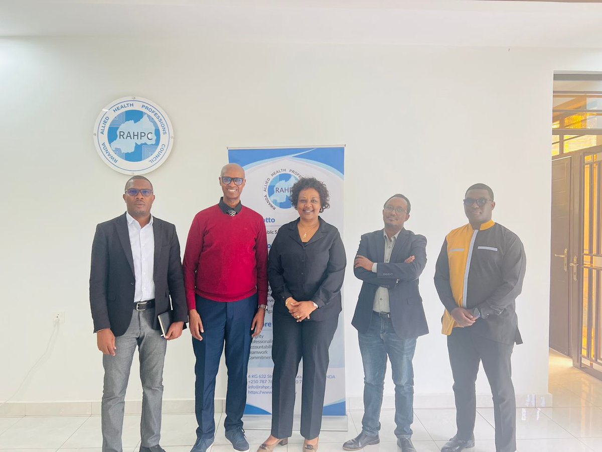 Today, #RAHPC had the honor of welcoming the newly elected Executive Committee of the Rwanda Psychology Society (#RPS), led by Prof Sezibera.
We were delighted to exchange ideas on strengthening our partnership as we continue working together to  promote the well-being  community