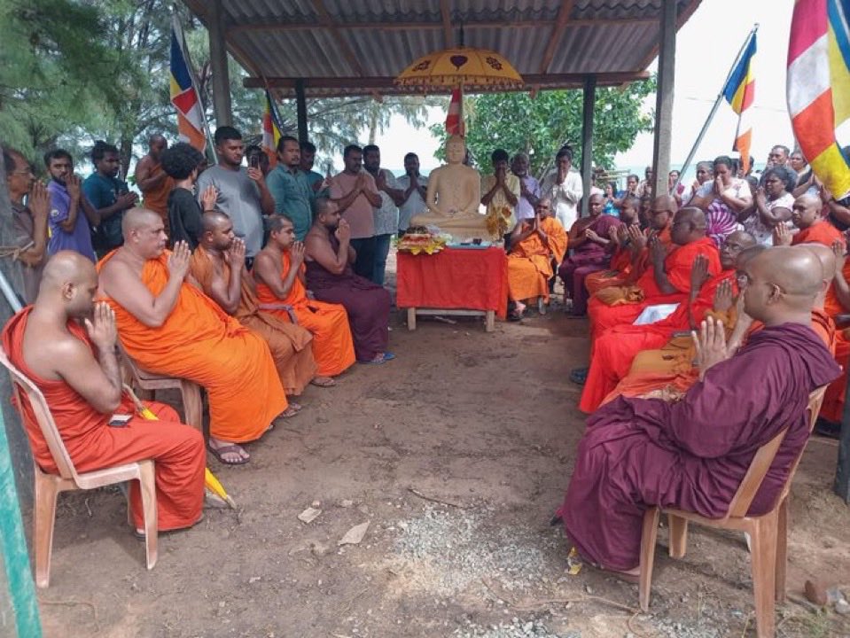 ampanai's tweet image. #AKD and #SystemChange supported should look other way, please and thanks 

அநுர ஆதரவாளர்கள் இதை பார்க்க வேண்டாம்!🙏🏻