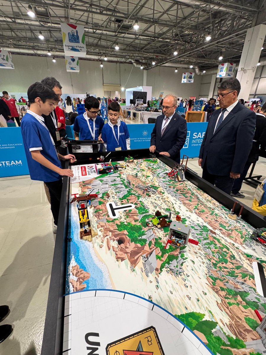 Büyükelçimiz <a href="/Birol_Akgun/">Birol Akgün 🇹🇷</a> Uluslararası STEAM Azerbaycan Festivali 2025'in açılış merasimine katılarak Türkiye’den festivale katılan okul takımlarının projelerini incelemiştir.  Ekiplerimize yarışmalarda başarılar diliyoruz.