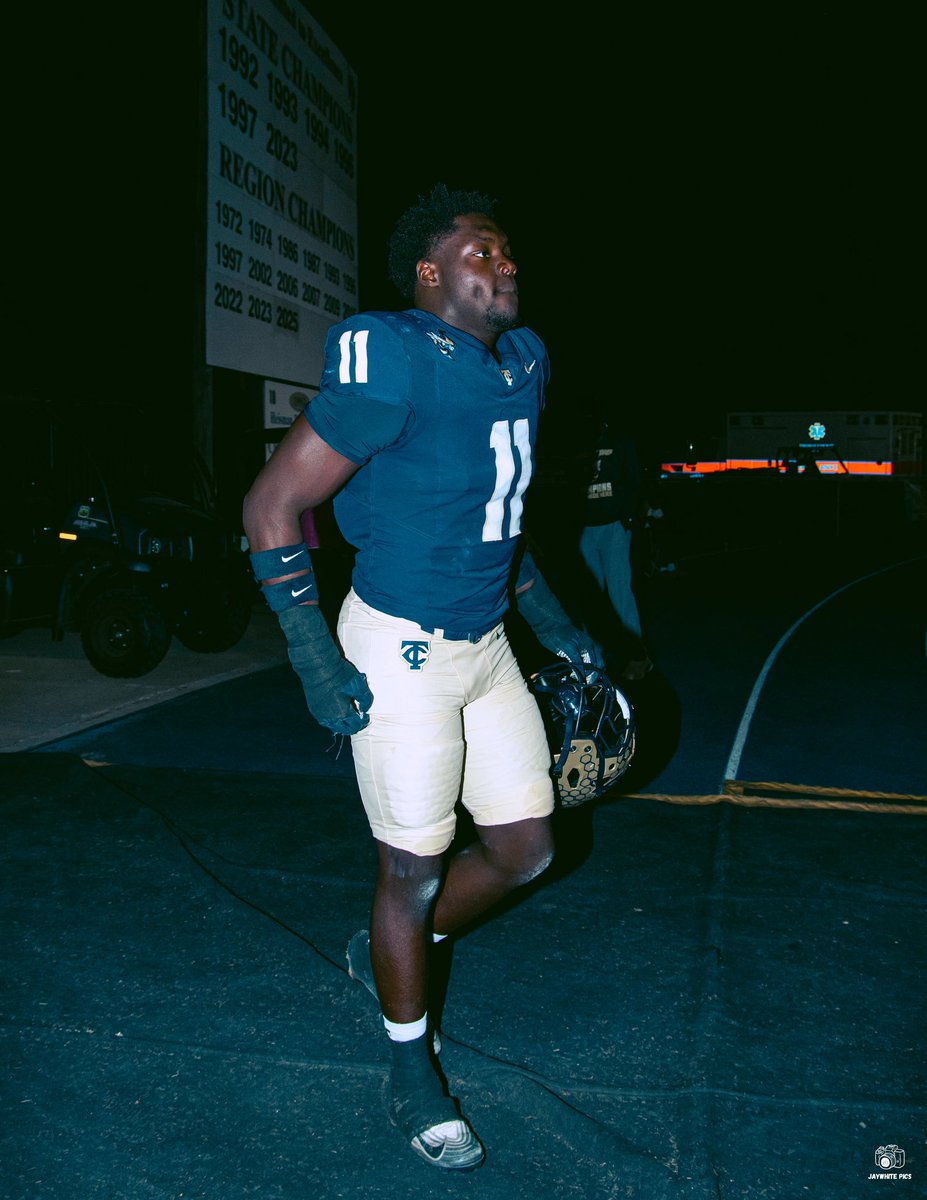 Week 11 Check It Out ! 
Defense Player Of The Week !
Stats: 4 Tackles, 3.5 TFL’s, 1 Pressure, 1.5 Sacks 
hudl.com/v/2TD7MM