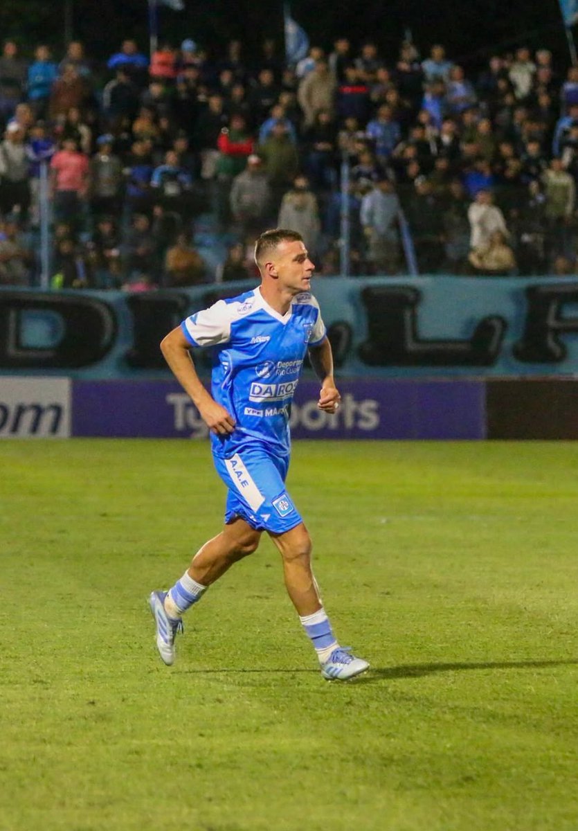 🧠 'Colo' Cabrera vs Estudiantes (BA):

→ 1º en recuperaciones (¡24!)
→ 1º en toques (52)
→ 1º en pases precisos (28)
→ 1º en pases largos completados (5)
→ 1º en intercepciones (5)
→ 1º en faltas recibidas (5)
→ 2º en duelos ganados (9)