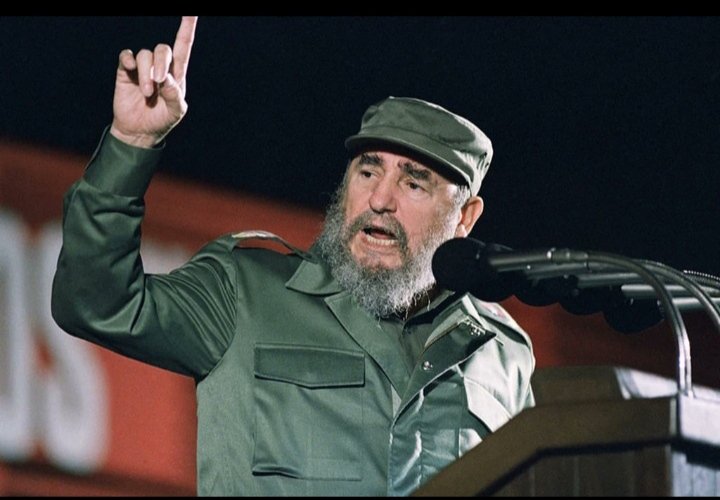 “¡El honor no se negocia, la patria no se negocia, la dignidad no se negocia, la independencia, la soberanía, la historia, la gloria no se negocia!” #FidelPorSiempre
#100AñosConFidel #CubaEstáFirme