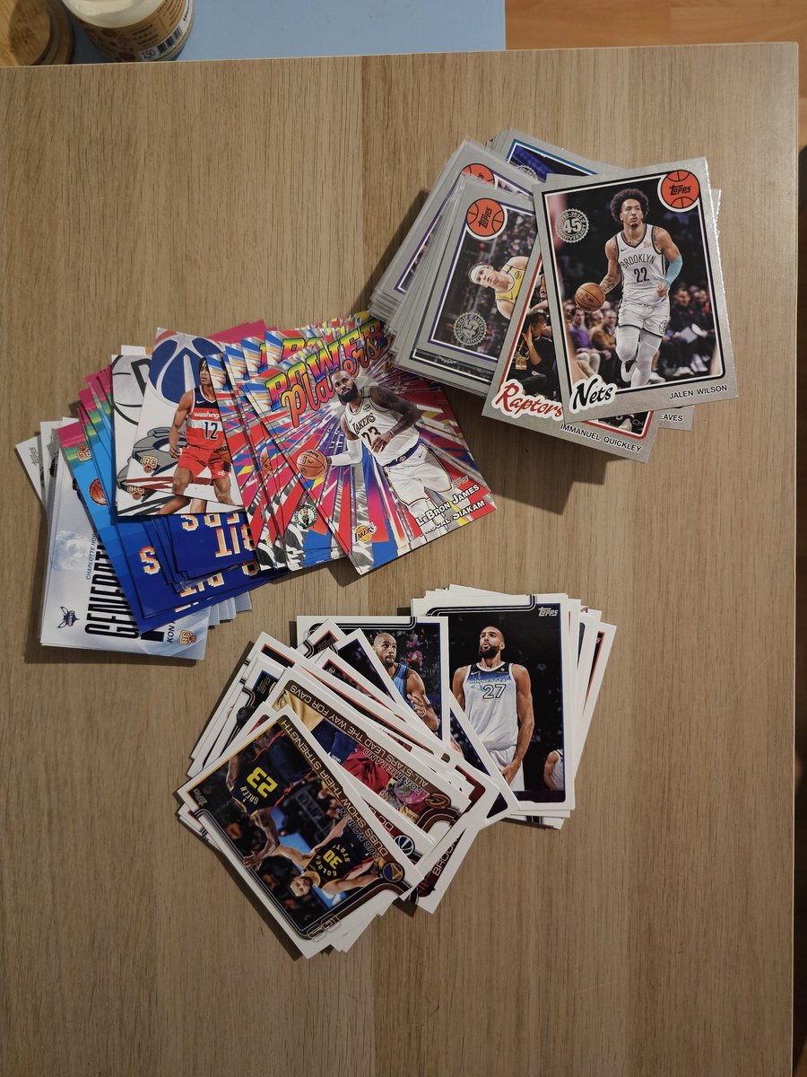pressebasket's tweet image. Un petit mélange, avec de l&apos;auto, du presque vintage et des Topps pour finir le set de base (thanks a lot @SalzardJeje57 pr ces Topps 😁😍😁)
Bref une semaine sympa.
#cardsaddict #nbacardsaddict #hobby #Topps
