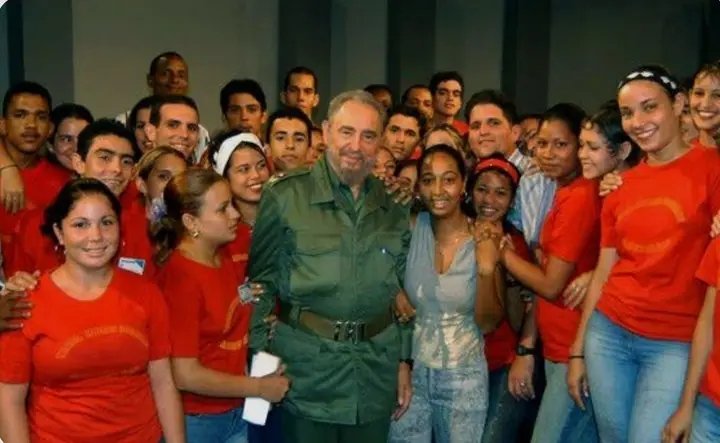 UJCdeCuba's tweet image. 🇨🇺Noviembre, Fidel y los estudiantes.

#FidelPorSiempre 
#100AñosConFidel 
#UJCdeCuba 

🔗acortar.link/RVvc1I
✍️@marygq911