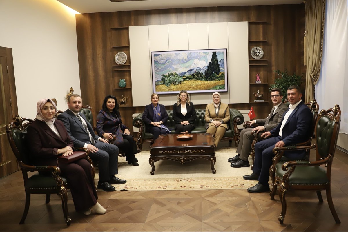 📍 Çanakkale | Ezine Kaymakamlığı

Ezine Kaymakamımız Sn. Yusuf Kaptanoğlu’nu ziyaret ederek yeni görevinde başarı dileklerimizi ilettik.

Nazik misafirperverliği için Sn. Kaymakamımıza teşekkür ediyor, ilçemizin kalkınması ve vatandaşlarımıza sunulan hizmetlerdeki çalışmalarında