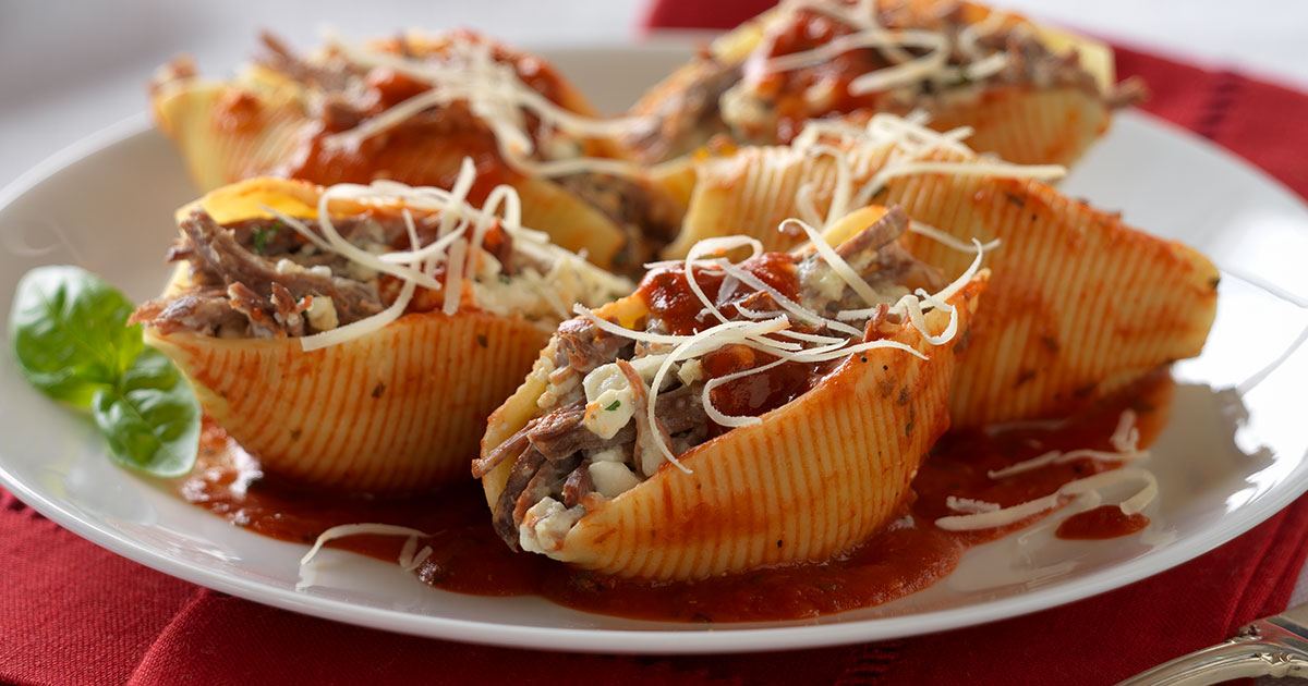 OHIOBEEF's tweet image. Turn leftover beef pot roast or brisket into a show-stopping meal! Shred the meat, mix with cheese, egg, parsley, and garlic, stuff pasta shells, and top with your favorite sauce. 
👉 Make leftover beef the star of dinner tonight!
#StuffedShells #Leftovers #BrisketRecipes #beef