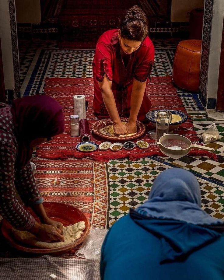 safia_1v's tweet image. قالوا ناس زمان
&quot;كون أزماني حرش وهَا وجهي بوس و طرش&quot;😅