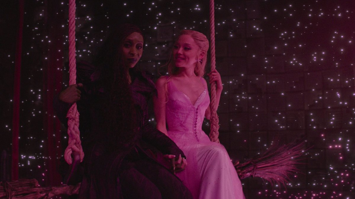 HynerdItalia's tweet image. Il secondo atto di Wicked, con Cynthia Erivo e Ariana Grande protagoniste, sta per arrivare. Dopo il successo del primo, questa nuova fase promette di portare in scena ancora più emozioni e talento. Un appuntamento imperdibile per gli appassionati del musical, che potranno…