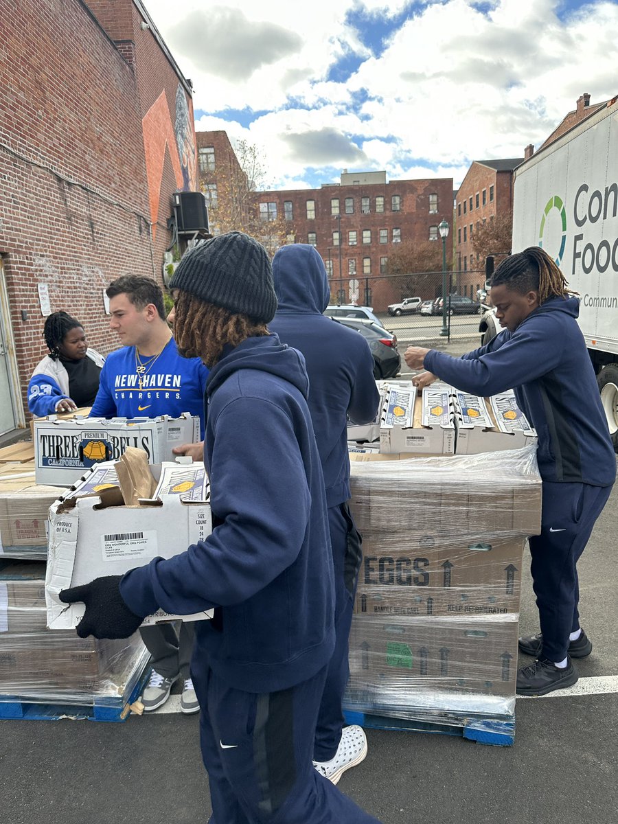 This week, the guys helped prepare meals for the less fortunate as the temperature really starts to drop!

#FindAWay | #FAST