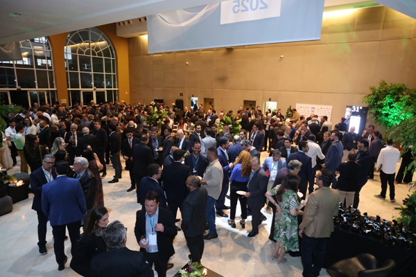 MERCADO
DESTAQUES DO ANO EXALTA INOVAÇÃO, EFICIÊNCIA ENERGÉTICA E QUALIDADE DO AR INTERIOR
 engenhariaearquitetura.com.br/2025/11/destaq…
 
 #destaquesdoano , #premiação <a href="/SMACNA/">SMACNA</a> Brasil