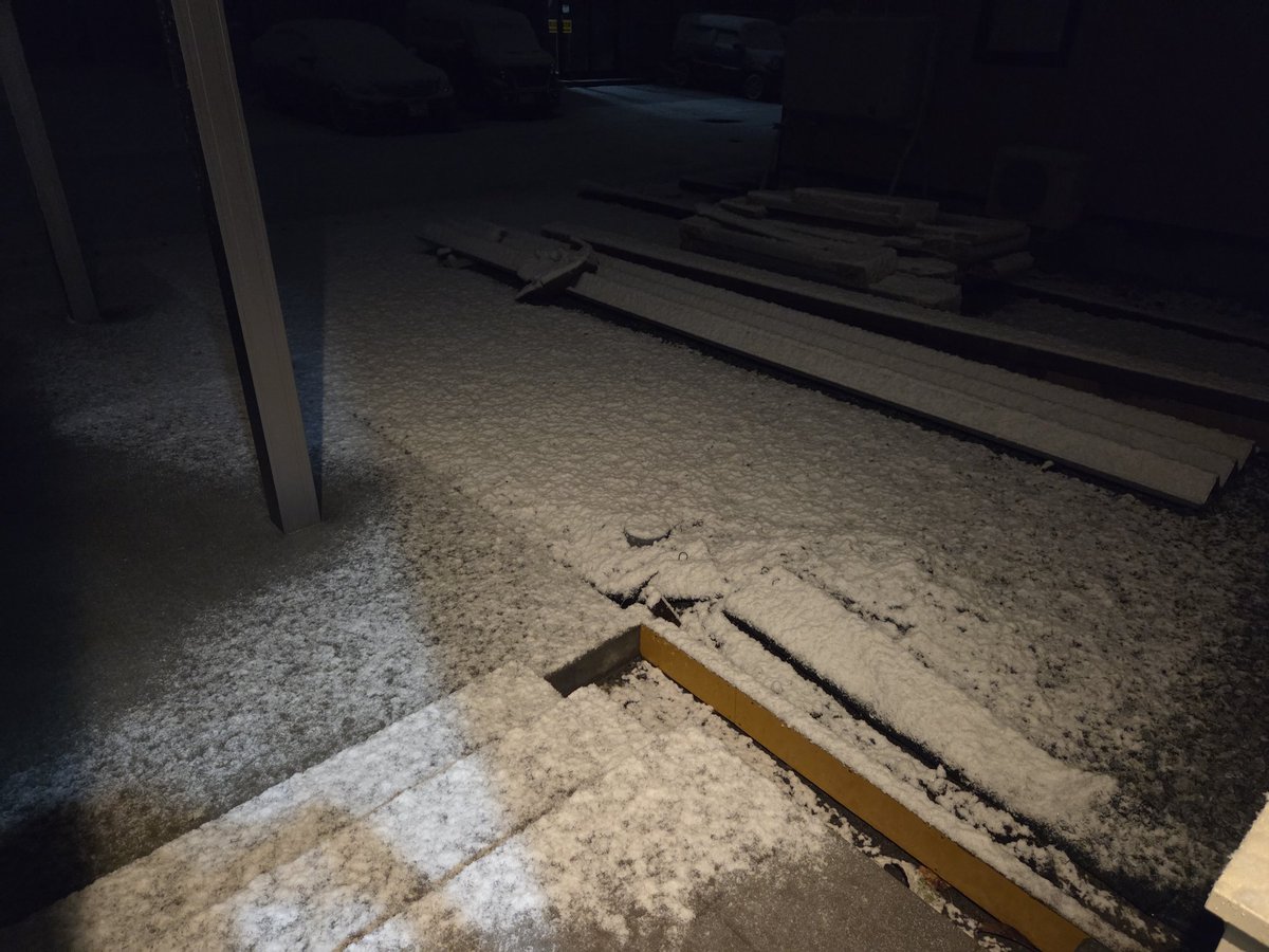 2_together's tweet photo. ついに雪が降りましたね(笑)
タイヤ交換しててよかったーーーーー（おとんありがと） https://t.co/NRHF3yWW7Z