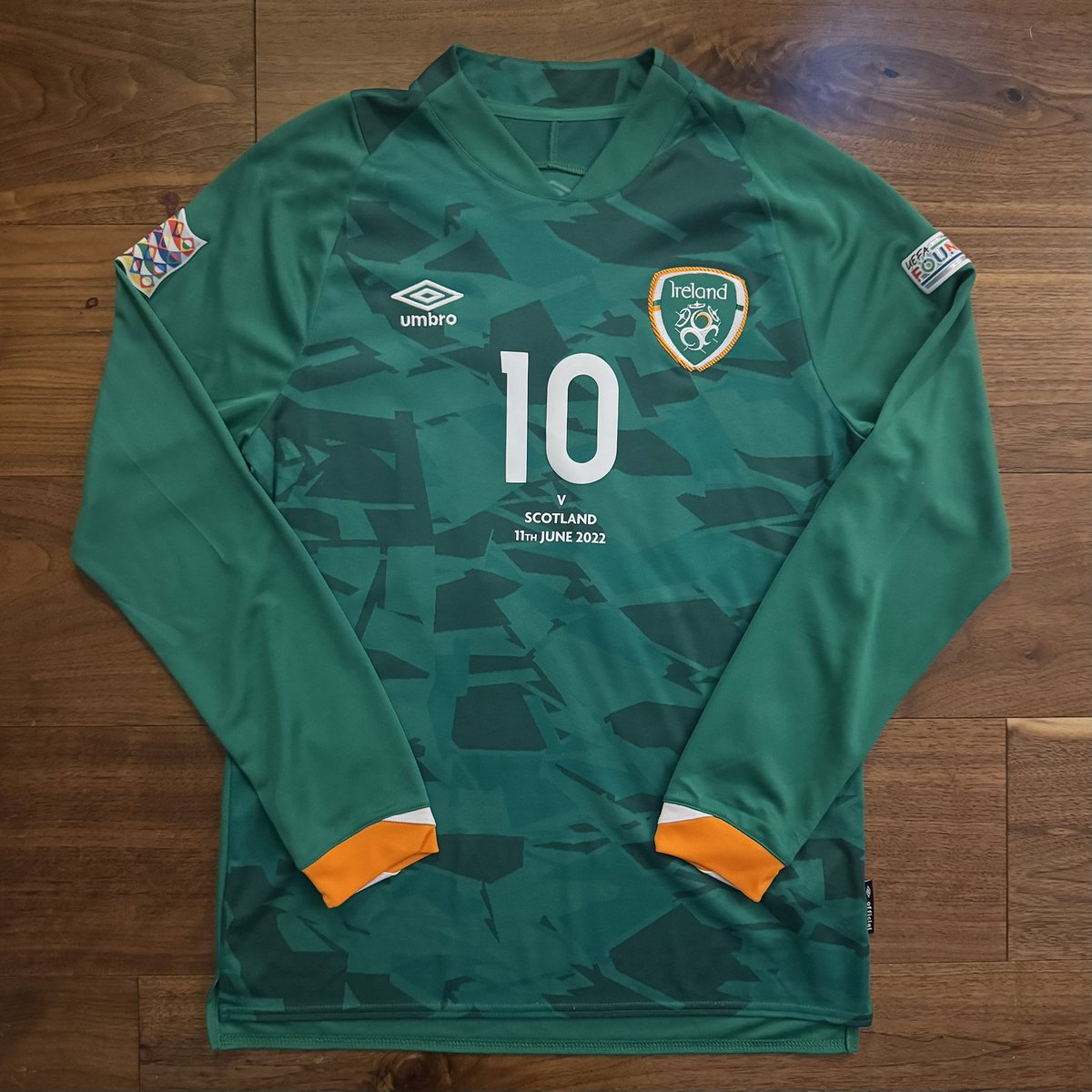 johnnycourtenay's tweet photo. The now immortal Troy Parrott 🦜
Match Shirts from his 1st competitive start vs Bulgaria in 2020 and from the Nations League game against Scotland at Lansdowne Road in 2022 where the boy Troy scored a screamer☘️
#HUNIRL #Parrott #COYBIG #Ireland https://t.co/HRz3i4HVP4