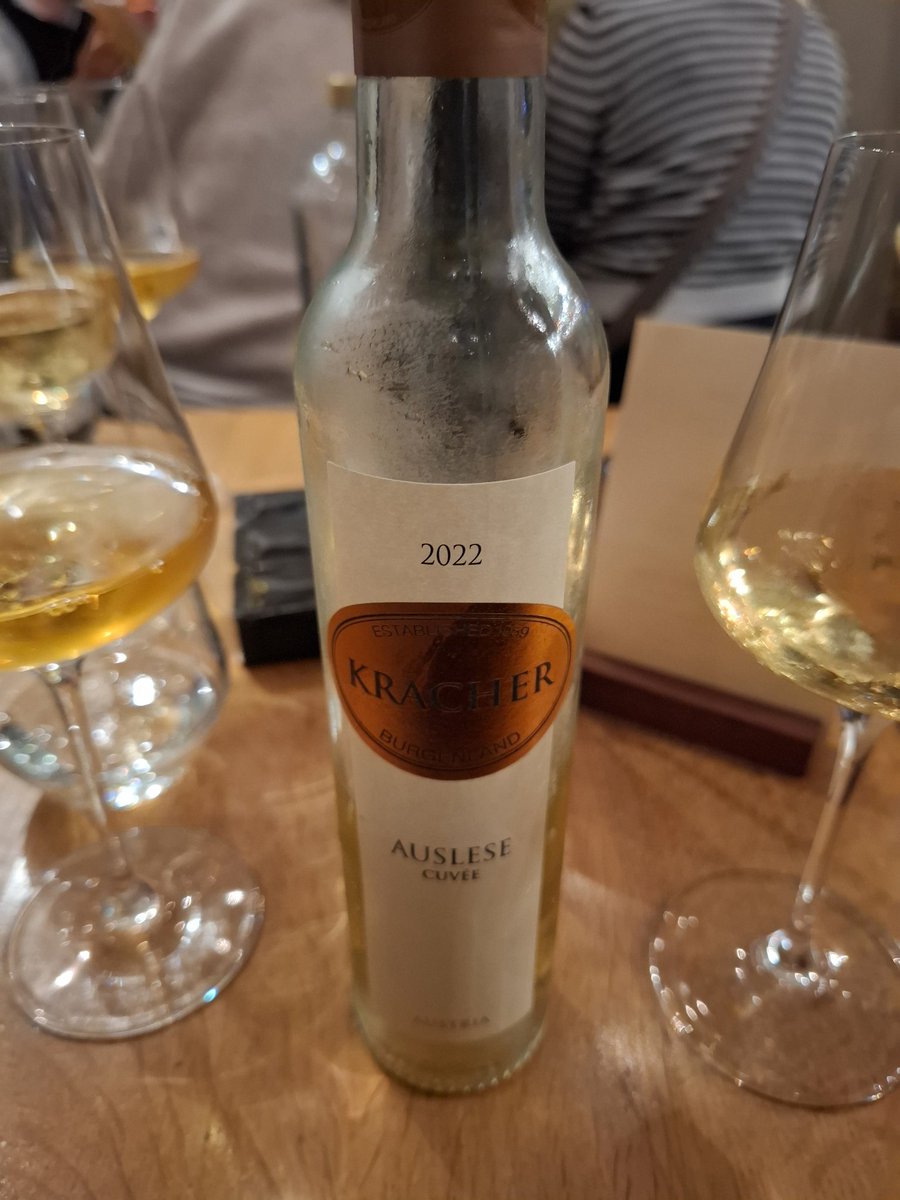 Schmuiii's tweet photo. #Weinmesse Montpellier in #Heidelberg #Wein nom om Zum Schluss noch ein #Kracher aus Österreich in ner Wein Bar https://t.co/VU5P0N3Y52