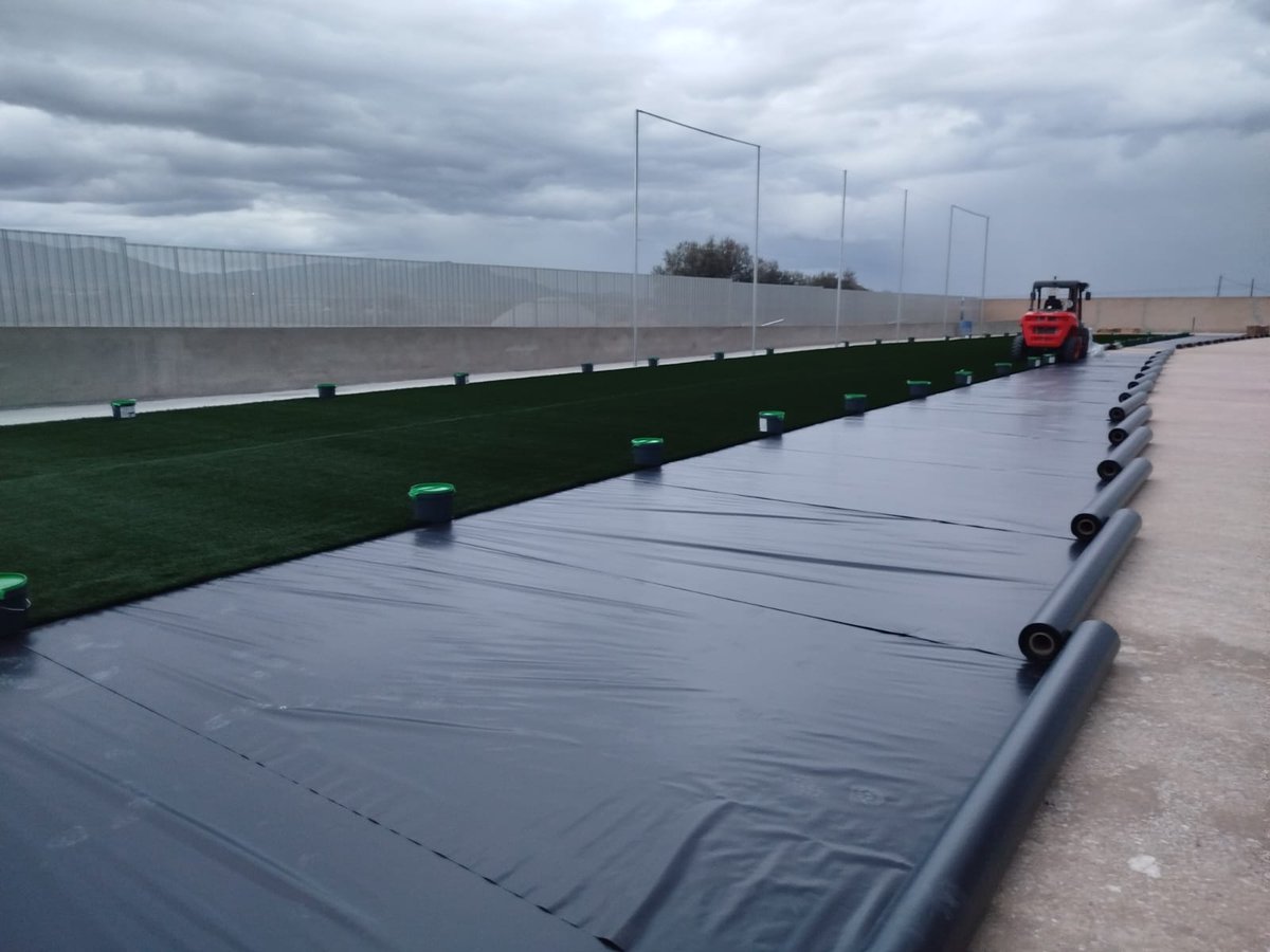 COPE_Lorca_'s tweet photo. 🏟 Instalaciones 
🏗 Así avanzan las obras de la instalación de césped artificial del Municipal "Los Yesares" de Zarcilla de Ramos.
⚽ El equipo de la UD Zarcilla de Ramos - Pueblos Altos, pronto podrá disfrutar de unas instalaciones de primer nivel. https://t.co/yciZhi8gj3