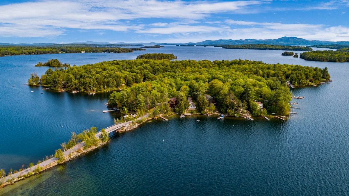 RocheRealty's tweet image. 🌟 Community Spotlight: Moultonborough, NH
Low taxes, top schools, beautiful lakes, scenic shoreline, and amazing recreation. Learn more: bit.ly/Moultonboro-NH
#MoultonboroughNH #CommunitySpotlight #NHRealEstate #LakesRegionNH