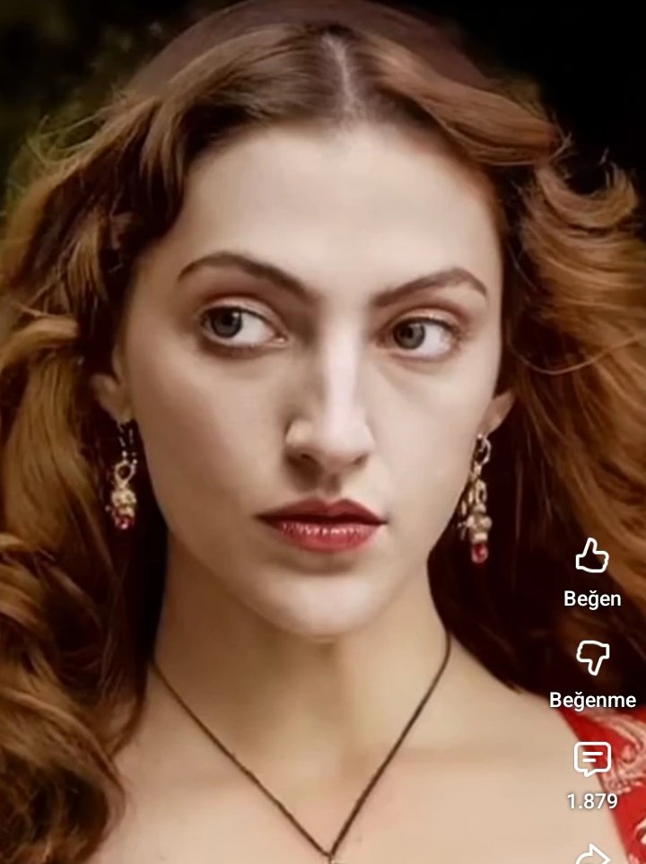 Sağdaki editli fotosunu o kadar gördüm ki orijinali oymuş gibi geliyo artık
