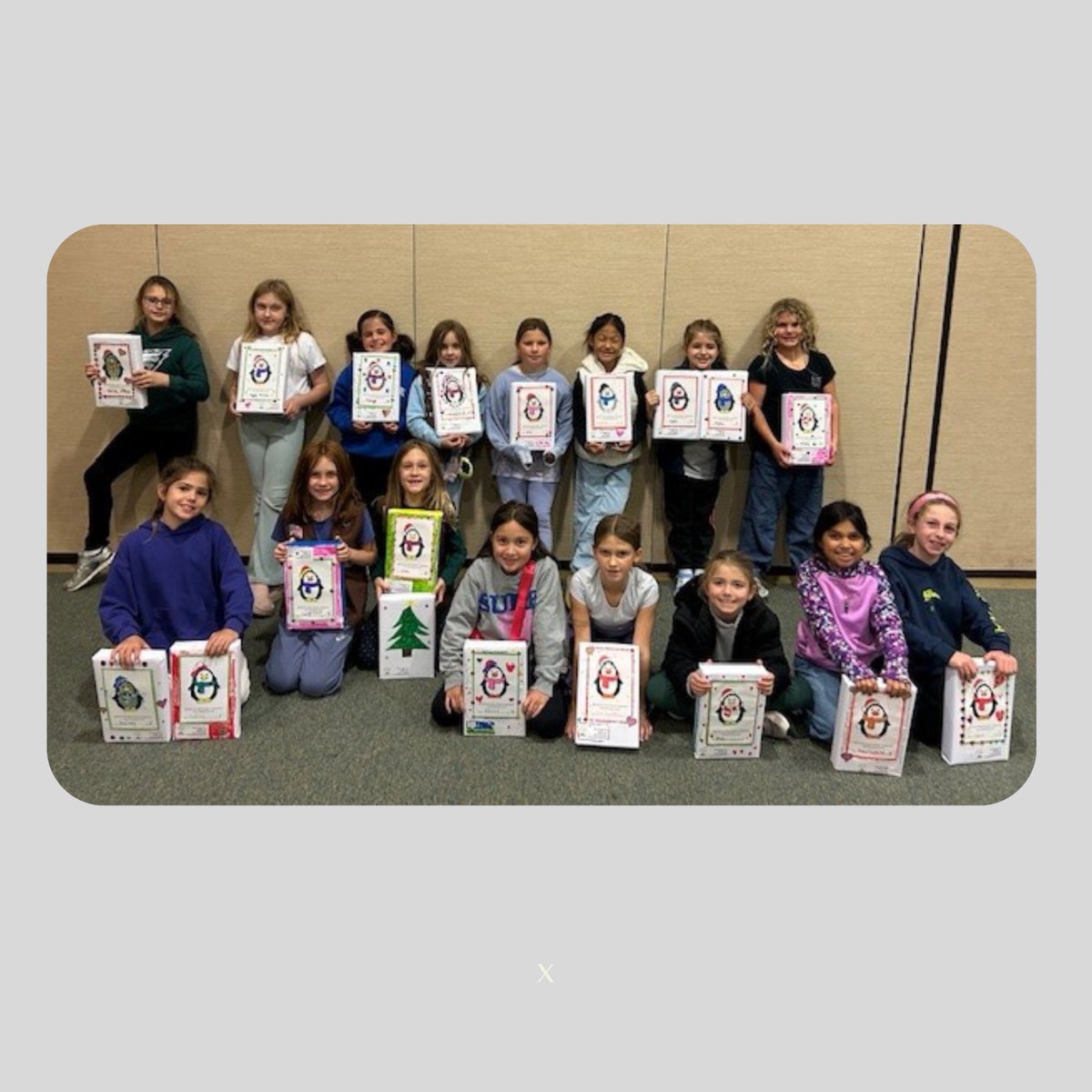 GivingTreeFam's tweet image. Thank you Troop 41897! This amazing group assembled Peace &amp;amp; Smiles Boxes for pediatric patients, spreading comfort, joy, and encouragement to kids who need it most. #kidscangiveback #kidshelpingkids #spreadingkindness #peaceandsmilesboxes