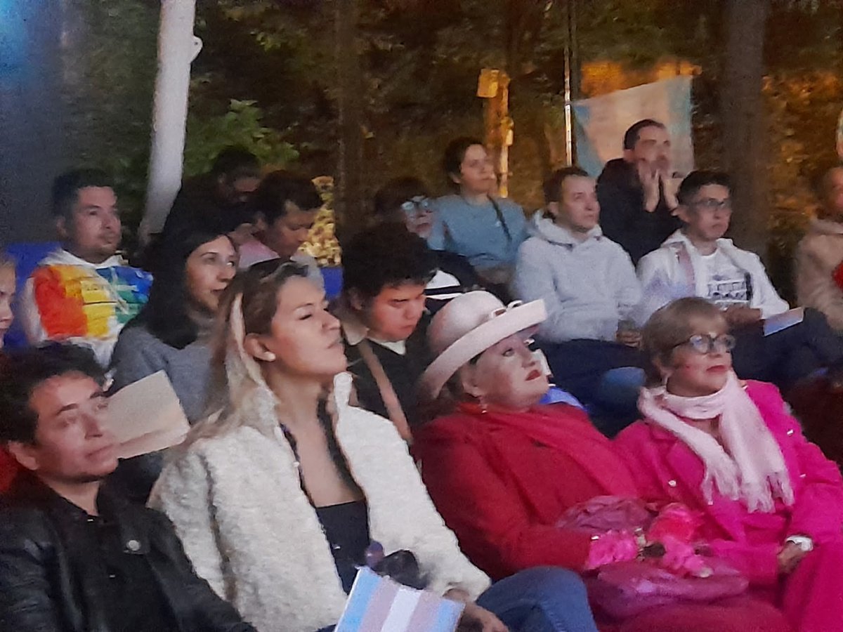 ebailonr's tweet photo. Participé en “Voces que resisten”, un documental trans proyectado en la @BJAlcaldia. Escuchar a mujeres y hombres trans narrar en sus historias de vida, sus luchas y sus logros, es un recordatorio poderoso de por qué seguimos alzando la voz. 🌈✊🏽.
Un esfuerzo de la sociedad civil organizada.  #DíaDeLaRemembranzaTrans #VocesQueResisten