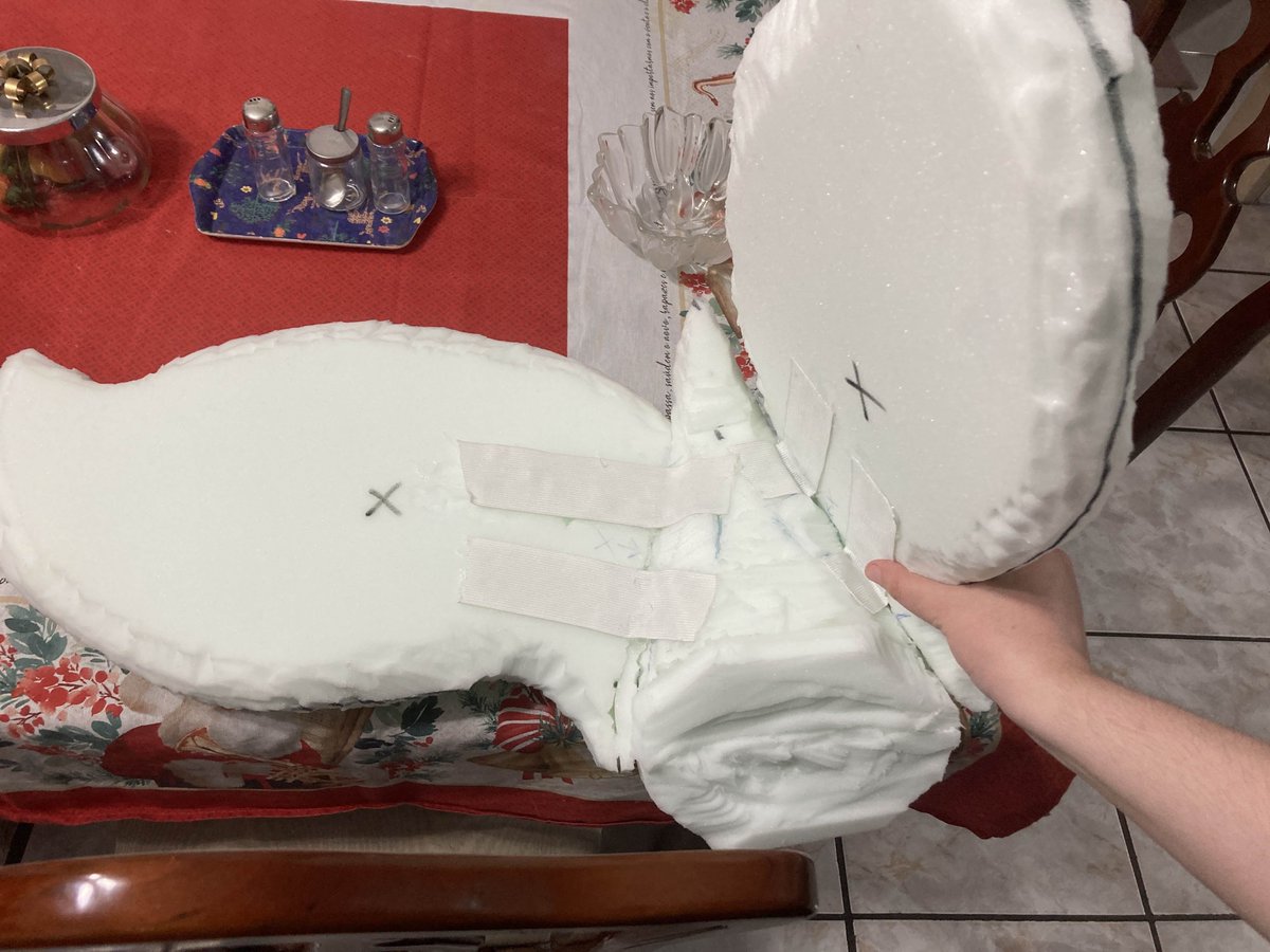 wolfycatt's tweet photo. [thread] Making off my sebastian cosplay - Tail and it's acessories (and whatever else I might have forgotten to say on the other posts)

#sebastiansolace #pressureroblox #cosplay https://t.co/fUsCWZ2BlT