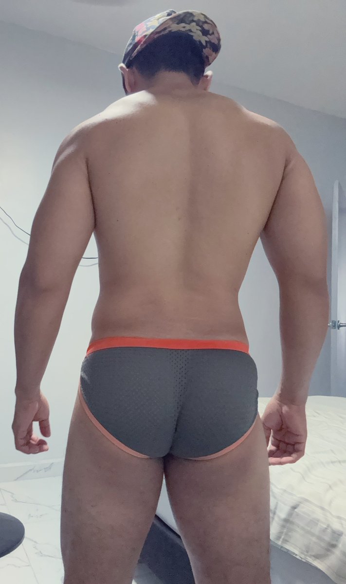 ✌🏿 onlyfans.com/nalgonsin