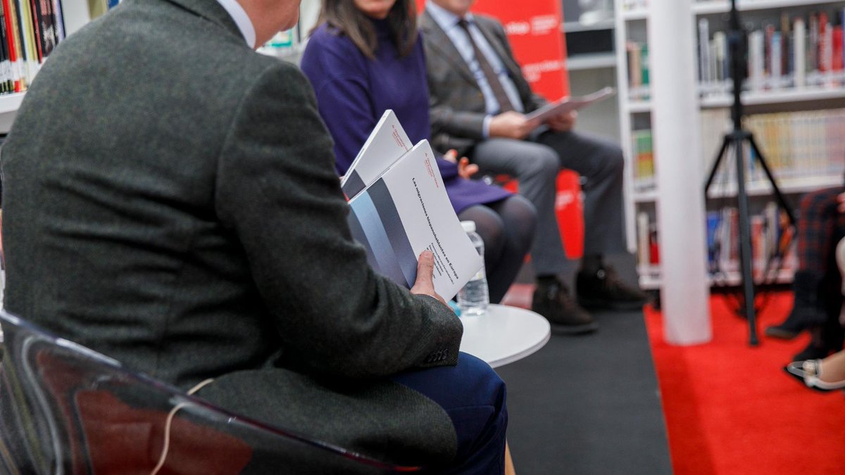 📖 El Observatorio Global del Español aborda los flujos migratorios en Europa, con una población inmigrante hispanohablante que supera los cuatro millones
 
Durante el acto se ha presentado el libro ‘Las migraciones hispanohablantes en Europa’.

🖇️ actualidad.larioja.org/noticia?n=not-…