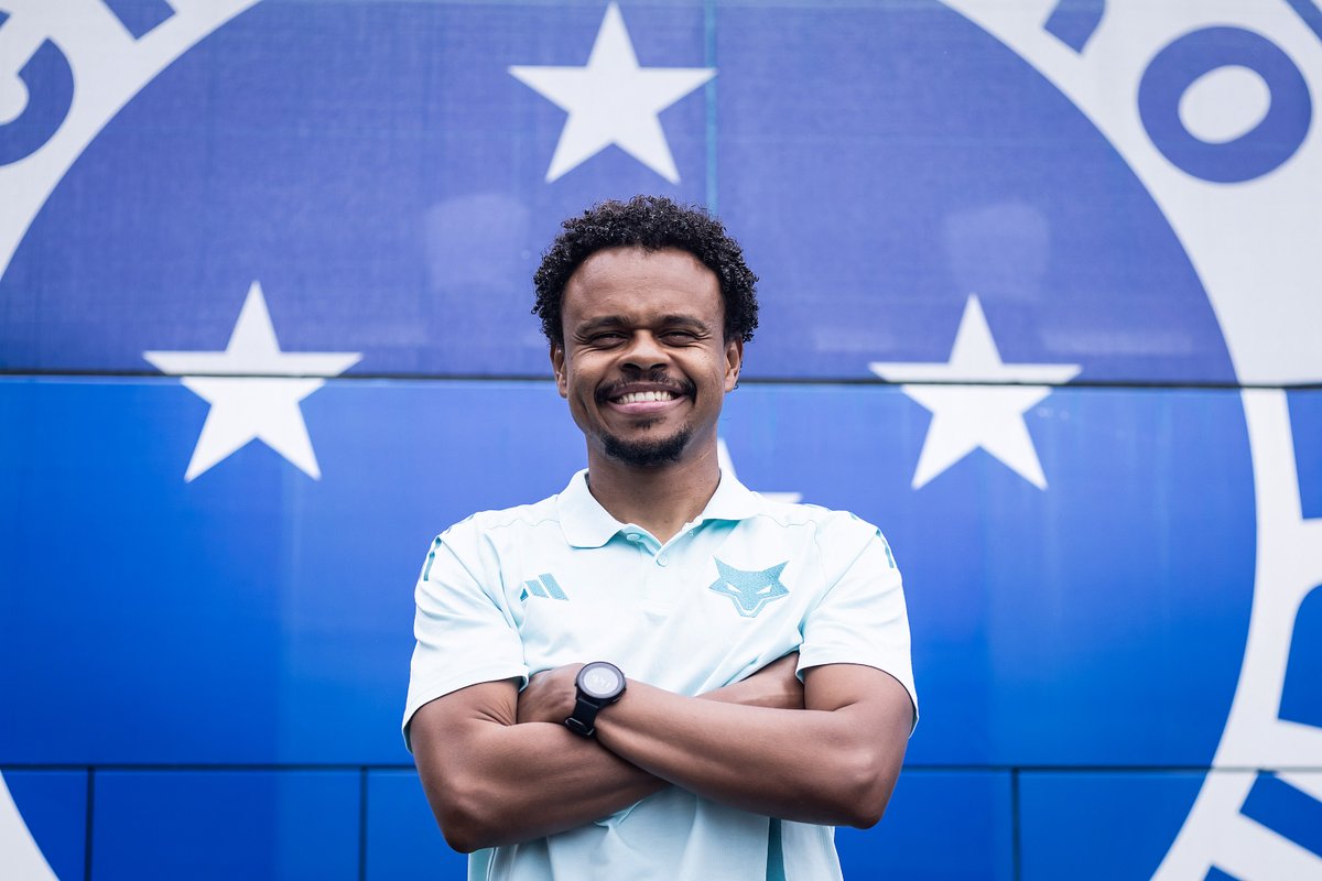 Mairon César é o novo treinador da equipe Sub-20 do Cruzeiro! 🦊

O profissional realizou o primeiro contato com o elenco e acompanhou as atividades dos Crias da Toca já na manhã desta segunda-feira (17), na Toca da Raposa II.

Aos 39 anos, Mairon é considerado um profissional de