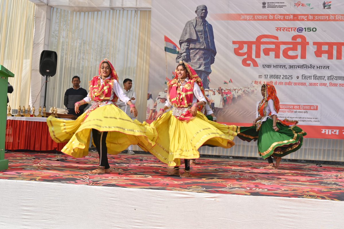 YASMinistry's tweet image. Youth and citizens of Hisar, Haryana march forward to celebrate Sardar Vallabhbhai Patel’s vision 🇮🇳
The Sardar@150 Padyatra spreads the message of unity and nation-building.

👉 Visit mybharat.gov.in to take part in the Padyatra

#Sardar150 #MYBharat #UnityMarch