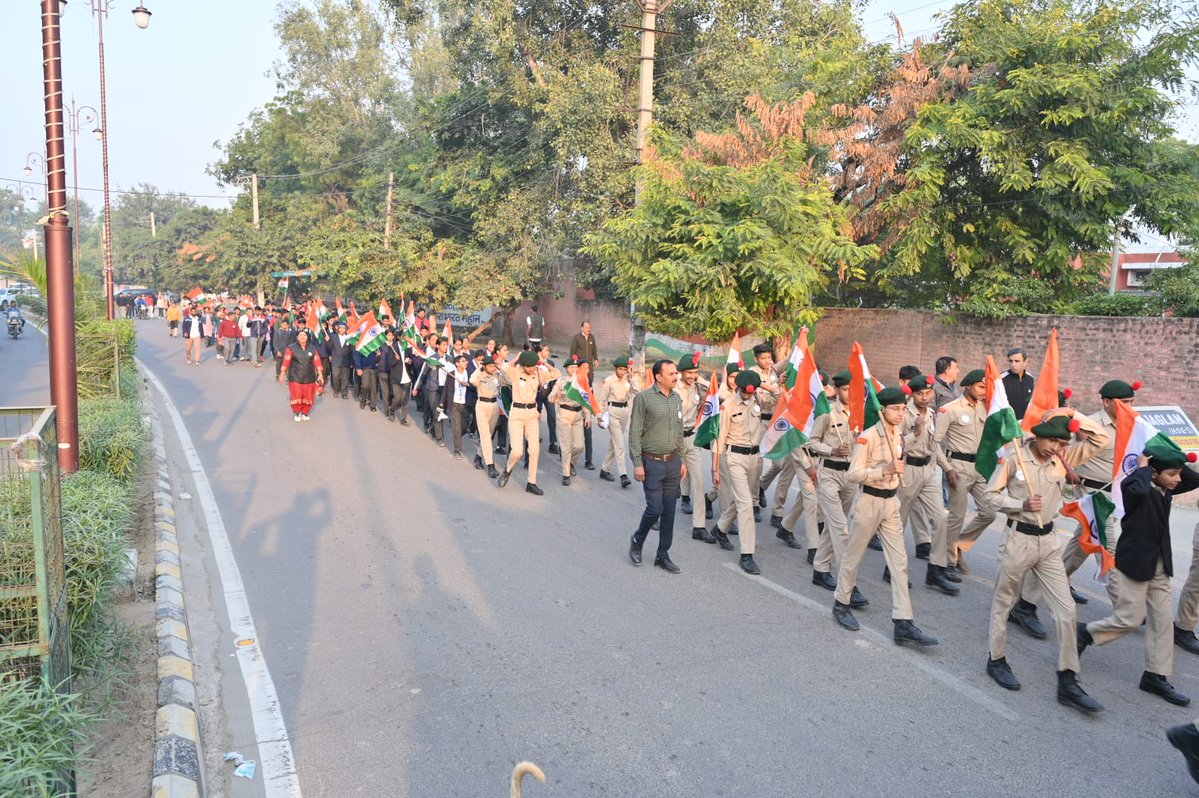 YASMinistry's tweet image. Youth and citizens of Hisar, Haryana march forward to celebrate Sardar Vallabhbhai Patel’s vision 🇮🇳
The Sardar@150 Padyatra spreads the message of unity and nation-building.

👉 Visit mybharat.gov.in to take part in the Padyatra

#Sardar150 #MYBharat #UnityMarch