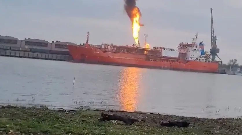 Танкер, по якому РФ завдала удару в Ізмаїлі, належить турецькому холдингу та партнеру «Лукойлу» inforesist.org/ua/tanker-po-y…