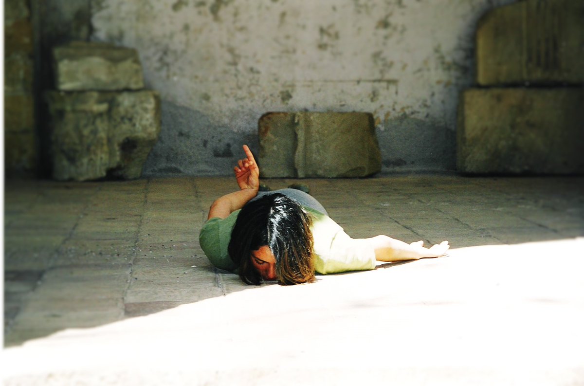 CompagniaTDF's tweet image. &quot;Dobbiamo tutti fare teatro, per trovare chi siamo e per scoprire chi potremmo diventare.&quot;

(Augusto Boal)

-+-

(Rosaria Buffa. Laboratorio MIMESI, gli stage nella Chiesa di Santa Maria dello Spasimo alla Kalsa di Palermo, 2003)

#CompagniaTeatroDiFuori #TeatroDellOppresso