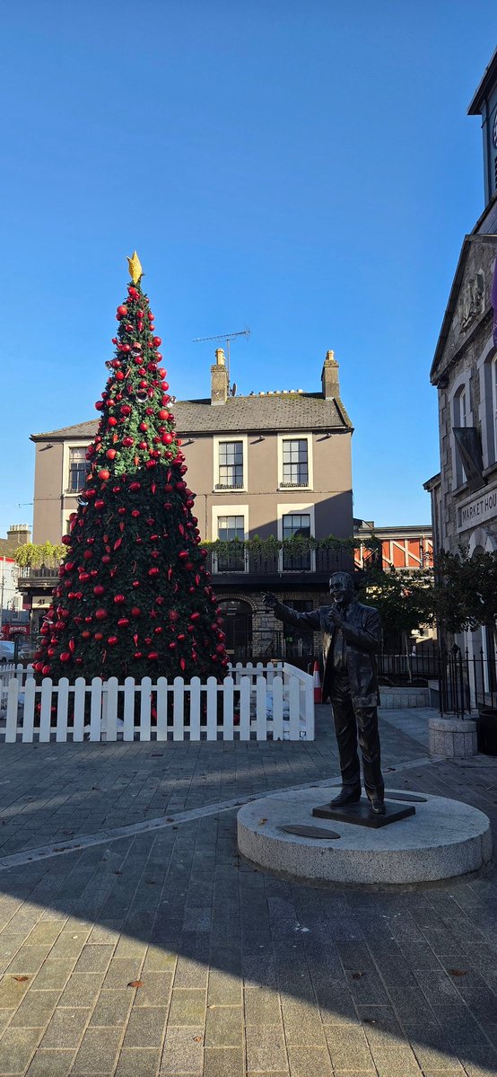 fitzyok's tweet image. Lá breá gréine inniu ach níos fuaire ná le deanaí(beautiful day but colder than of late).Turas go lár tíre ag bualadh le sean pháirtithe)(trip to the midlands meeting old colleagues).An Muileann Cheárr (Mullingar) go hálainn.
#365daysofGaeilge 
#365daysofwalking 
#GaéilgeGachLa
