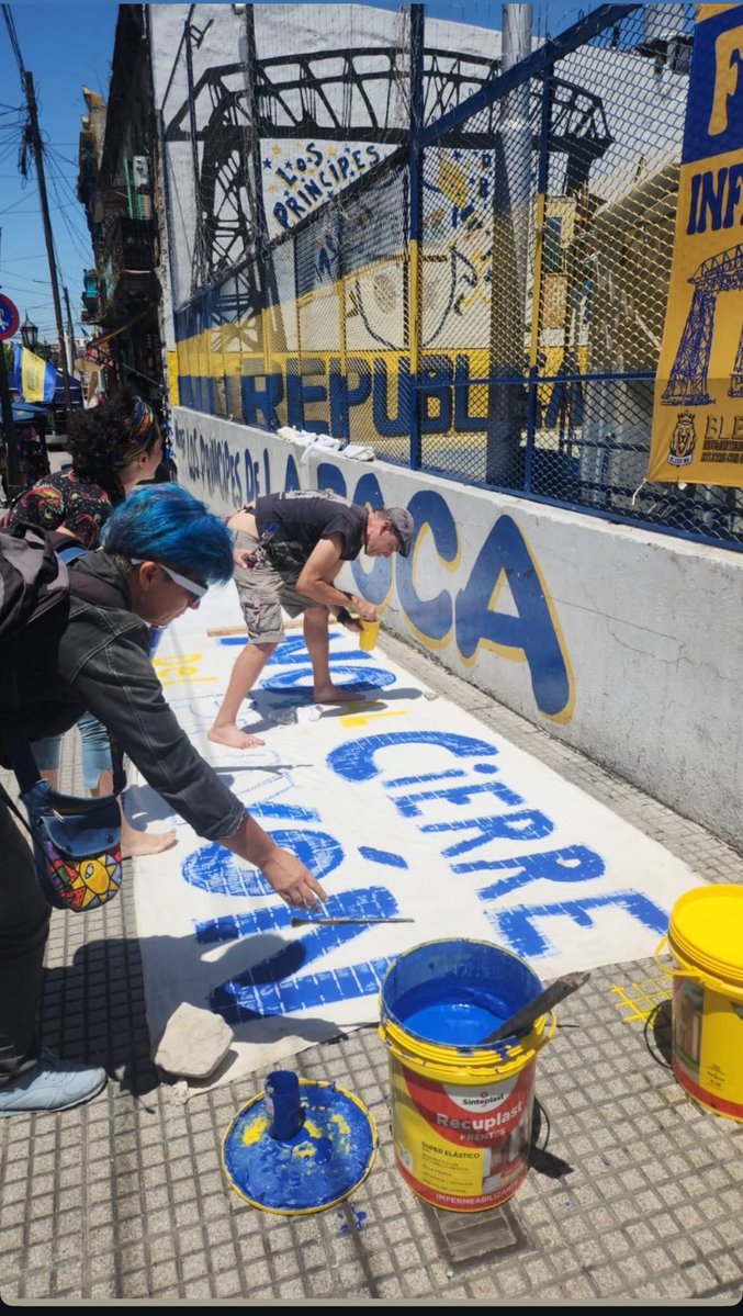 PampaAranda's tweet image. Mi total solidaridad con los Papás y chicos del famoso #PlayonInfantil del Barrio de la #Boca . Lo quieren cerrar para hacer negocios 
En dicho Lugar desde hace mucho tiempo se realizan actividades deportivas para los chicos del Barrio y alrededores 
#NOALCIERREDELPLAYON