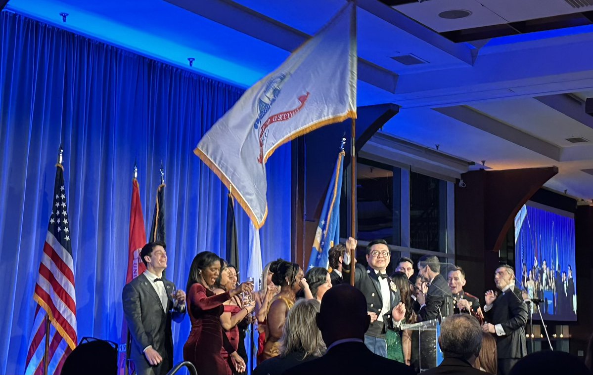 gil_zussman's tweet image. The amazing @Columbia Military Ball brought together hundreds of student veterans, including from @CUSEAS. Thanks to @ColumbiaGS Dean Lisa Rosen-Metsch for leading, &amp;amp; to Trustee Victor Mendelson &amp;amp; MilVets President Pj Sonnen for also recognizing the dozens of Israeli veterans.