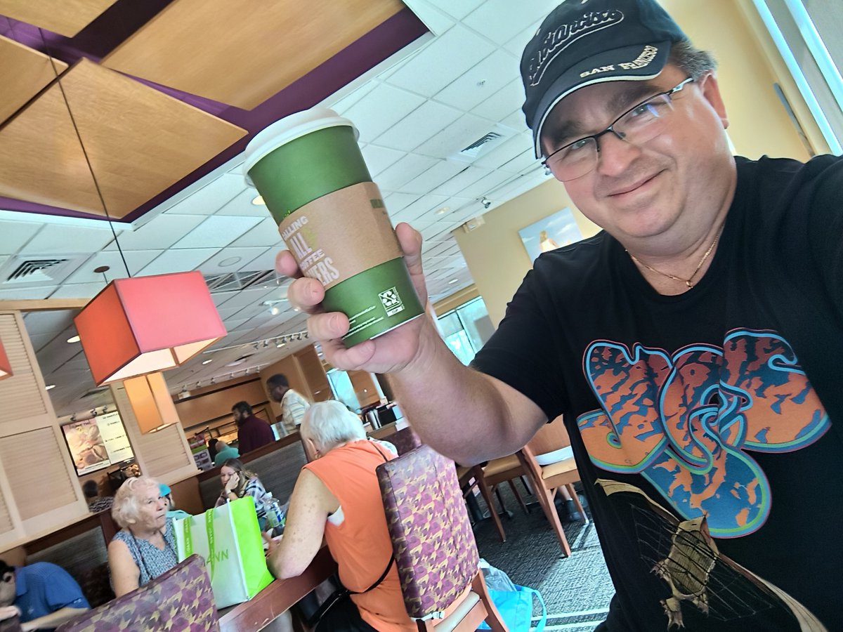 TravelAgentA's tweet image. RE: Yes - &quot;The end of the tour. Thank you USA&quot;
--
What a GREAT year of #TheAlbumSeries for North America! I&apos;ll never forget &quot;Yes LIVE in 2025.&quot;

(Your SRO show in #FortLauderdale was SO well-played. #Fragile + #Tormato + #MirrorToTheSky!)

&quot;CHEERS!&quot; See you in South Florida 2026!