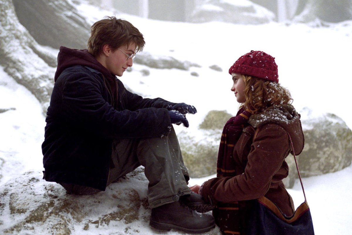 ArtCelineLove's tweet image. winter at hogwarts