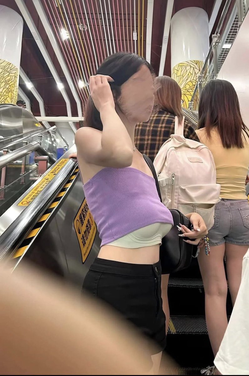 Plastik ve estetik cerrahi doktoru olsaydım tüm kadınlara meme Protezi  yapardım ücretsiz. Çünkü memesiz kadın görmeye katlanamıyorum ben