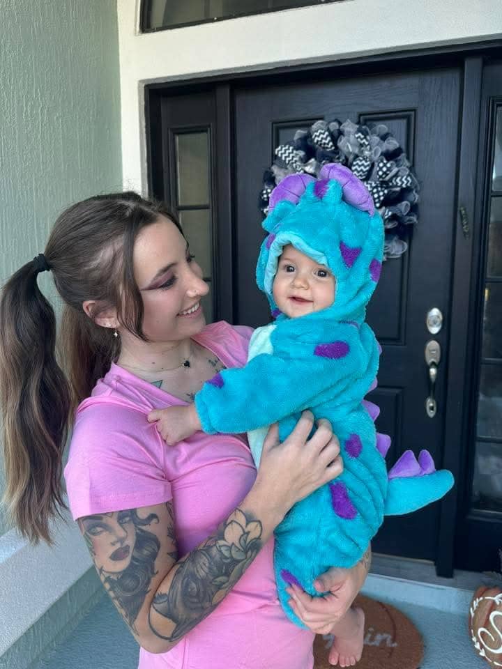 apex_sg74's tweet image. Strong mom❤️. Strong daughter💞. Strong bond🩸.