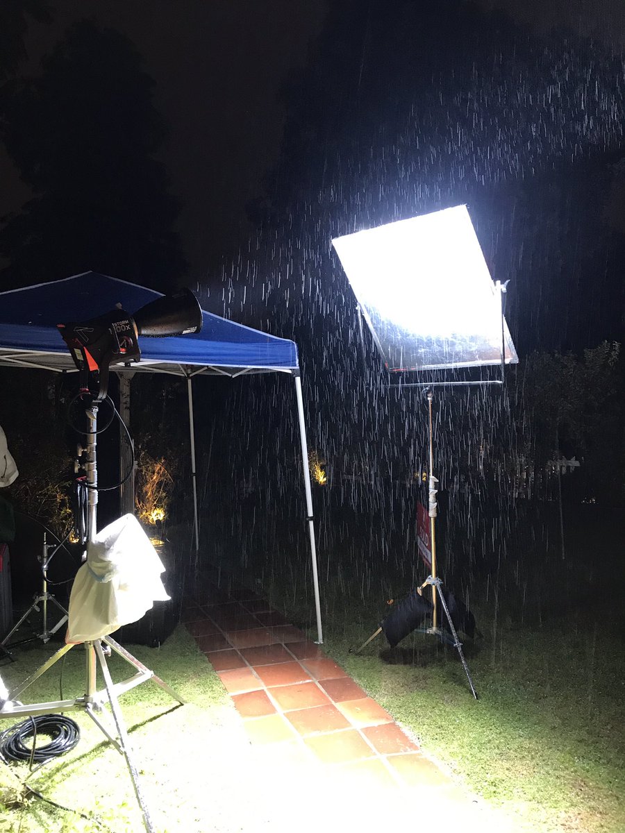 tommclaren1's tweet image. Filming a new project in the moody rainy night! #actor #onset #BehindTheScenes #tommclaren imdb.com/name/nm4850533/