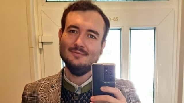 Non posso fare a meno di pensare al giovane di Brazzano (Gorizia) travolto da un crollo nella notte. Quirin Kuhnert, 32 anni, era gia’ in salvo con la moglie ma aveva voluto tornare indietro per tentare di aiutare un'anziana in difficoltà.
Che la terra gli sia lieve.

#maltempo