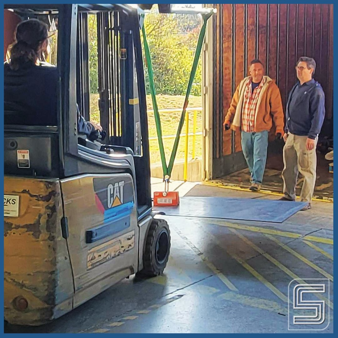 ScenicSolution's tweet image. Heavy-duty magnets. Good to have when the scenery you&apos;re about to load is wider than the dock plate Another #SecretProject out the door!
(The dock plate is the ramp bridging the gap between the loading dock and the truck bed allowing us to roll large items onto the truck trailer)