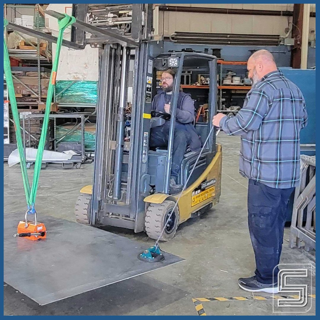 ScenicSolution's tweet image. Heavy-duty magnets. Good to have when the scenery you&apos;re about to load is wider than the dock plate Another #SecretProject out the door!
(The dock plate is the ramp bridging the gap between the loading dock and the truck bed allowing us to roll large items onto the truck trailer)