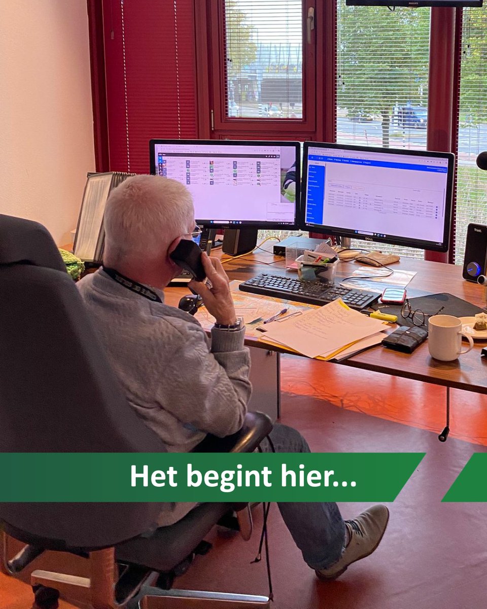 In de meldkamer begint het hier... Soms geven we alleen telefonisch advies, maar vaak leidt dit tot een rit. We zetten de melding in het systeem, zodat de ambulance precies weet waar ze naartoe moeten. Via het beeldscherm houden we ook in de gaten wat de ambulance onderweg doet.